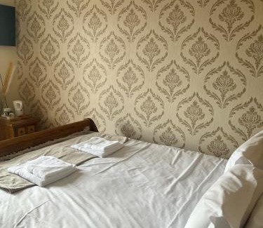 Llansantffraid-ym-Mechain Hotel | The Lion Hotel