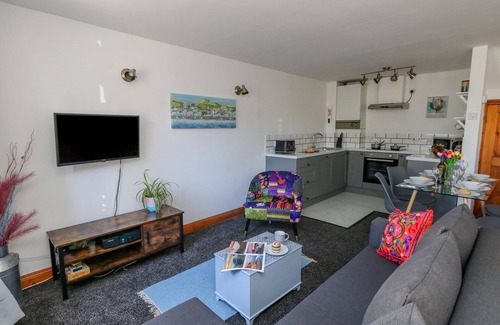 Broadwey Cottage | THE LITTLE COTTAGE, romantic, character holiday cottage in Weymouth