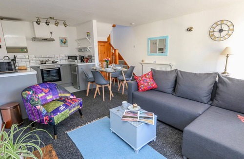 Broadwey Cottage | THE LITTLE COTTAGE, romantic, character holiday cottage in Weymouth