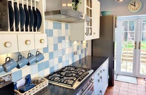 Cheltenham House | The Little Green House - Cheltenham, Walk to Town