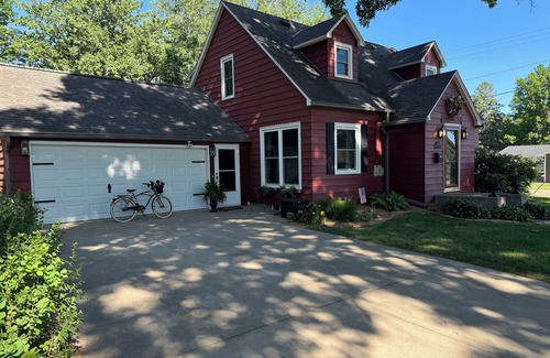 Grundy Center House | The Little Red Cottage is 1-bedroom on Main Level with access to the main floor
