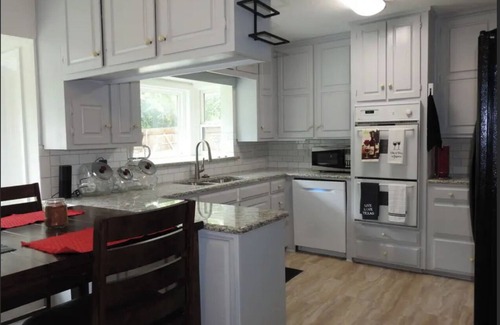 Grapevine House | The Little Red House