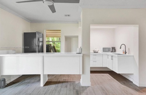 River Run House | The Little Yellow House: Minutes to Hard Rock Casino, Las Olas Beach and Airport