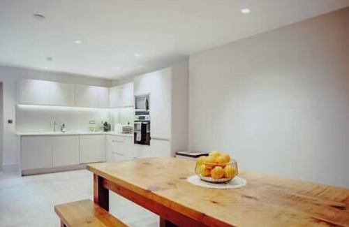 Leeds Apartment | The Lodge · 3-Story Townhouse - Sleeps 8