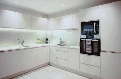 Leeds Apartment | The Lodge · 3-Story Townhouse - Sleeps 8