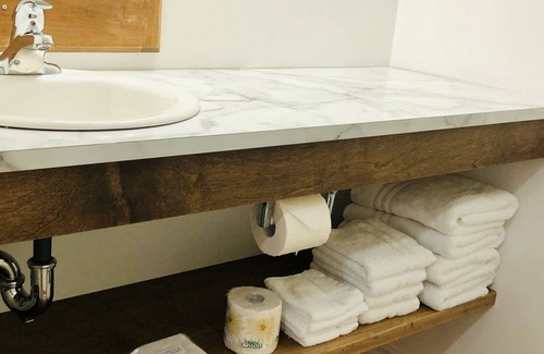 McLennan Hotel | The Lodge at Kimiwan