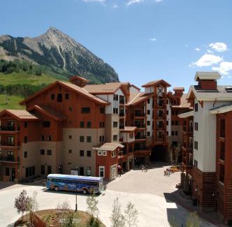 Crested Butte Resort | The Lodge at Mountaineer Square