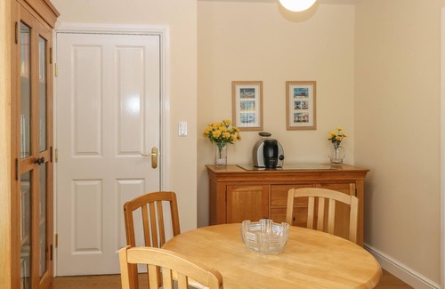 Hethel Cottage | THE LODGE AT ORCHARD HOUSE, with a garden in Norwich