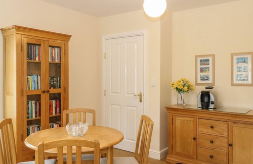 Hethel Cottage | THE LODGE AT ORCHARD HOUSE, with a garden in Norwich