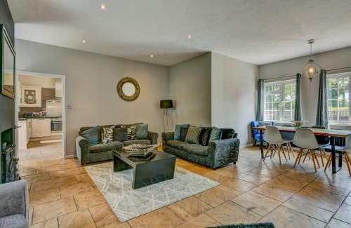 Westleigh House | The Lodge