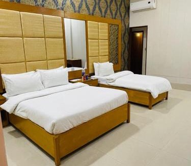 PECHS Hotel | The Lodge Inn