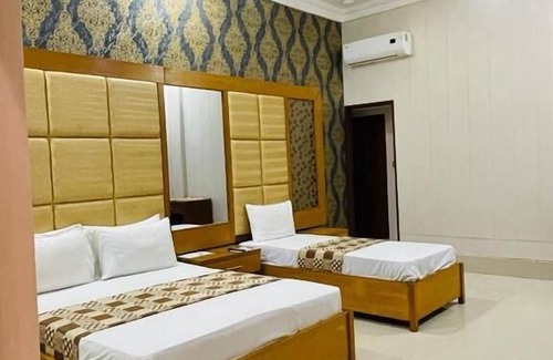 PECHS Hotel | The Lodge Inn