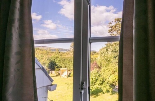 Port Talbot Cottage | The Lodge - Tyn Cellar Barns