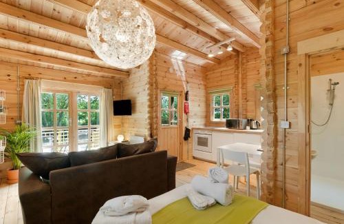 Maidstone House | The Lodge with hot tub