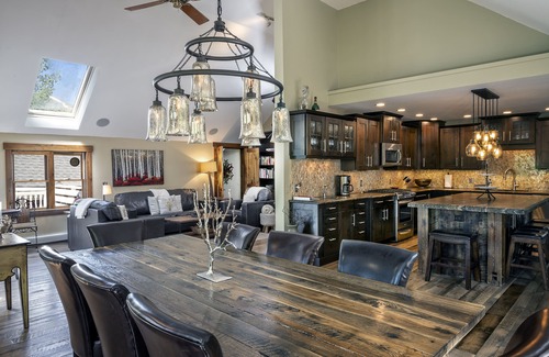 Historic District Apartment | The Loft at Ruby Jane, Downtown Luxury, Walk to everything