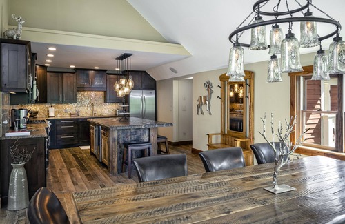 Historic District Apartment | The Loft at Ruby Jane, Downtown Luxury, Walk to everything