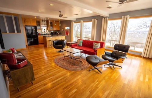 Coleman Apartment | The Loft at Stardust Mid-Century Retreat