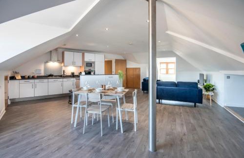 Nightingale Apartment | The Loft - Spacious Luxury 2 bed 2 bath with FREE Secure Parking and tube close by