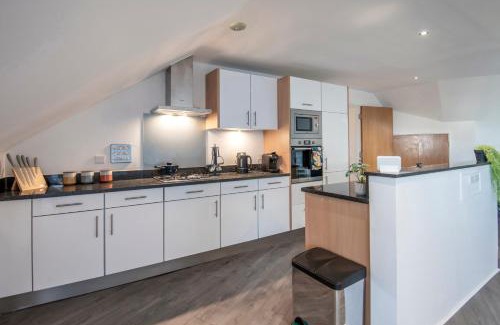 Nightingale Apartment | The Loft - Spacious Luxury 2 bed 2 bath with FREE Secure Parking and tube close by