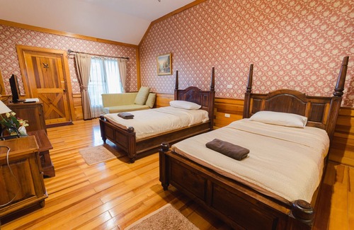 Khanong Phra Hotel | The Log Home Experience Khao Yai