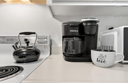 Camelback East Apartment | The Lone Traveller with Heated Community Pool & Spa