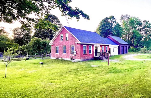 Waterbury Apartment | The Lonely Goat 2-bdrm apt in historic 1850s Farmhouse near Waterbury Reservoir