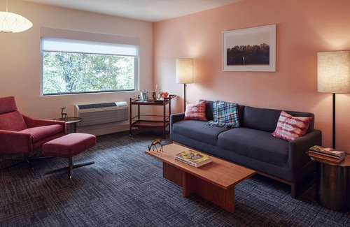 Glenwood South Hotel | The Longleaf Hotel