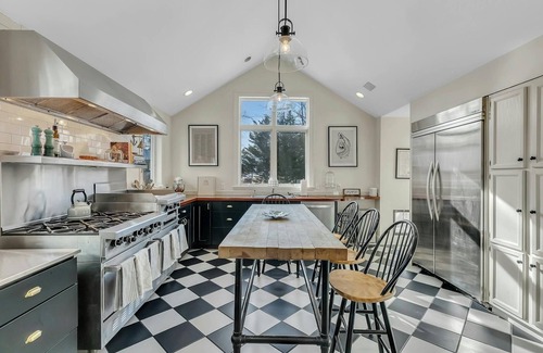 Greenport House | The Lucky Oyster Est 1886 3 Bd/2 Ba Historic & Walk to Town