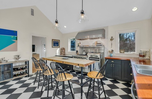 Greenport House | The Lucky Oyster Est 1886 3 Bd/2 Ba Historic & Walk to Town