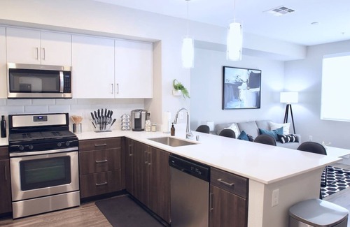 Santa Ana Apartment | The Lunar Suite - King Bed - Designer Apt - Modern Bldg - Near CHOC