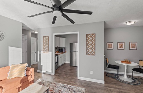Harrodsburg Apartment | The Luxe/Hot Tub/Putt Putt/10 Miles Shaker Village