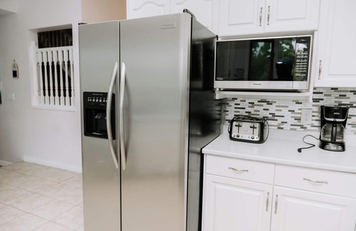 Southeast Edmonton House | The Luxury House- 5 star Homestay