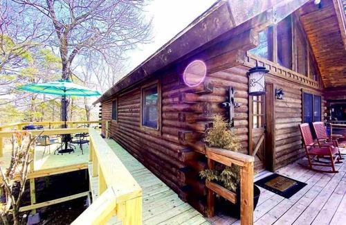 Eureka Springs Ski Chalet | The Luxury Suite at Bear Mountain