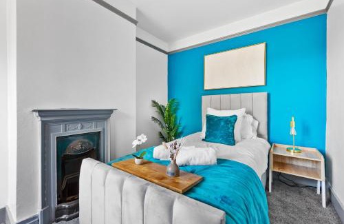 Watford Apartment | The Lynx Landing - Contractors - Free Parking - Near Harry Potter Studios