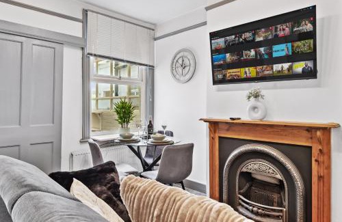 Watford Apartment | The Lynx Landing - Contractors - Free Parking - Near Harry Potter Studios