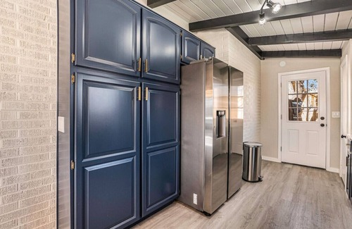 South Westminster House | The Lyric — Hot Tub | Firepit | Pet-friendly