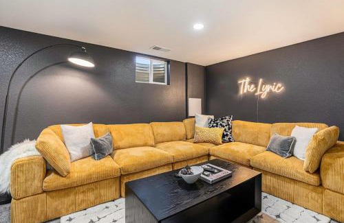 South Westminster House | The Lyric Hot Tub Firepit Pet-friendly