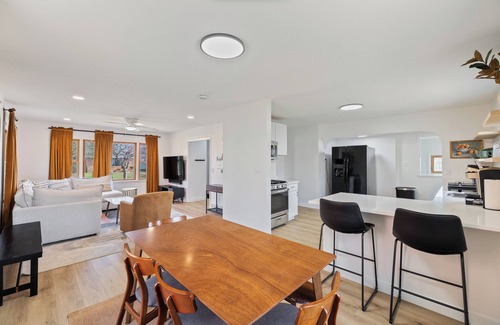 Des Moines House | The Mackie - Charming 4-bedroom house with High Speed WiFi in lovely Des Moines