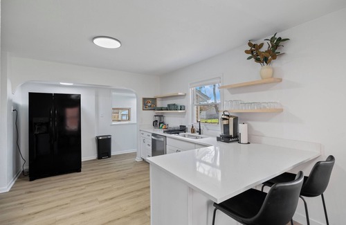 Des Moines House | The Mackie - Charming 4-bedroom house with High Speed WiFi in lovely Des Moines