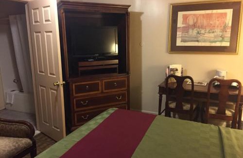 Chincoteague Hotel | The Maddox Inn