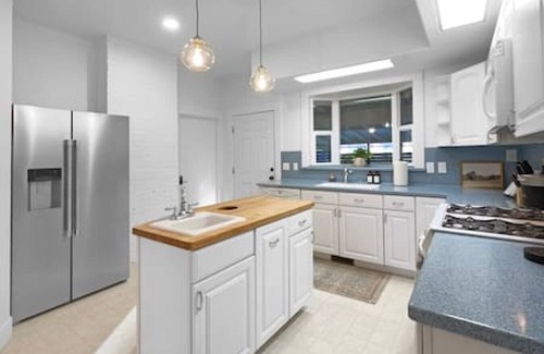 Baker City House | The Madison, Gorgeous! 4 Bdrm w/Hot Tub! Local Golfing 50% Off!