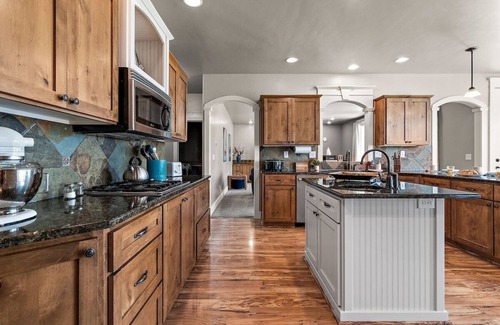 Southwest Ada County Alliance House | The Madrona - 5 Bedroom Family Getaway to Relax - Play - Gather