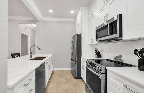 Crestwynd Bay Condo | The Magical Dream Getaway | Top Floor Oversized Condo with Kids Bedroom