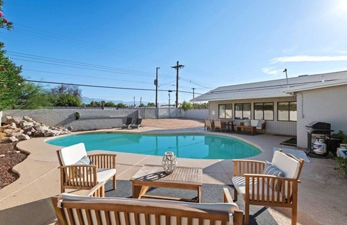 Sam Hughes House | The Manchester - close to GEM Show! Spacious 4-bedroom house w/game room