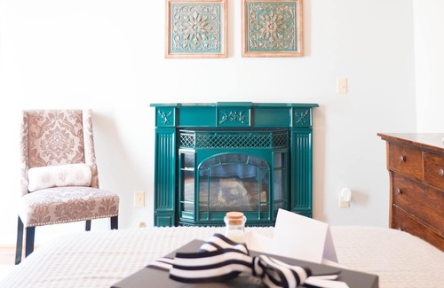 Round Hill Bed & Breakfast | The Manor at Airmont