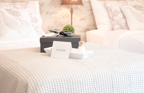 Round Hill Bed & Breakfast | The Manor at Airmont