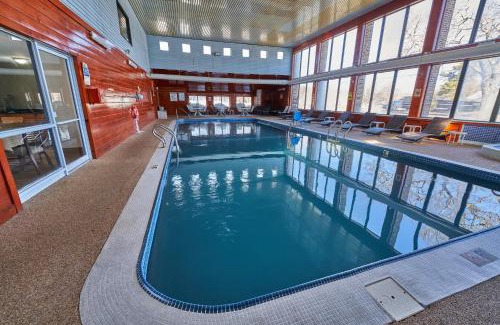 West Yarmouth Hotel | The Mariner Resort Cape Cod by The Red Collection