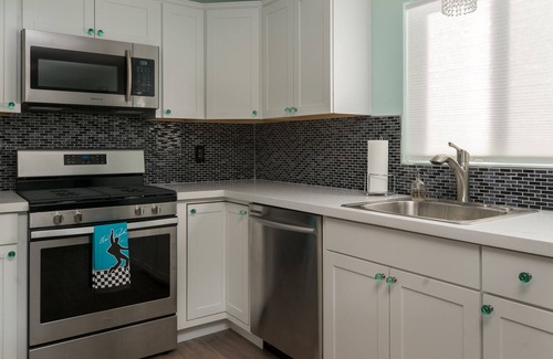 Paso Robles Cottage | THE MARTINI LOUNGE- The Westside Cottages 2 Bed/1 Bath with Jacuzzi