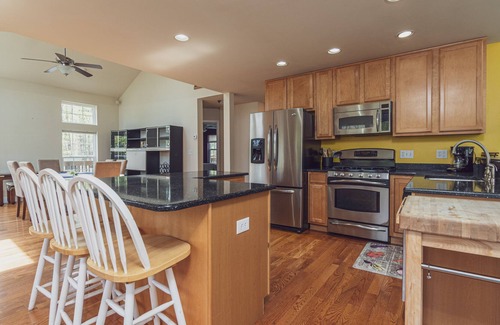 Rowland House | The Masthope Oasis- only 2 minute drive to beach!