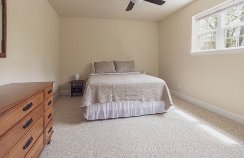 Rowland House | The Masthope Oasis- only 2 minute drive to beach!